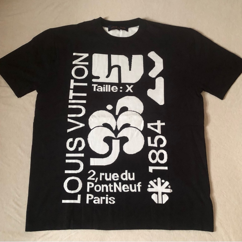 Louis Vuitton Black and White Logo Graphic Short Sleeve Tee